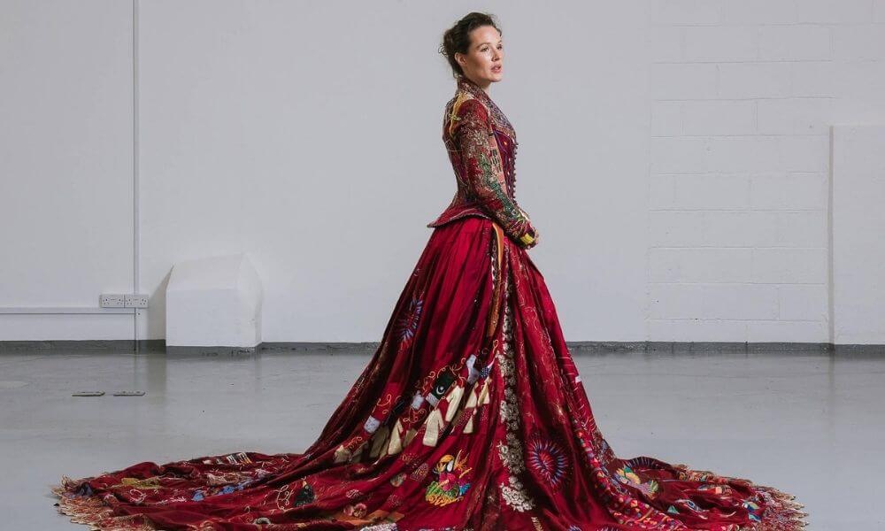 Sparkle and shine in your Diwali dress